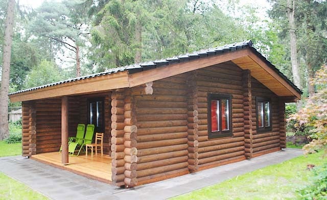Olandese casa in legno fatta di tronchi secchi 52 m2