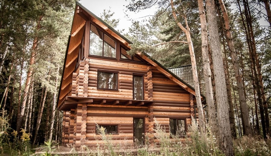 Una casa a tre piani in tronchi 214 m2  