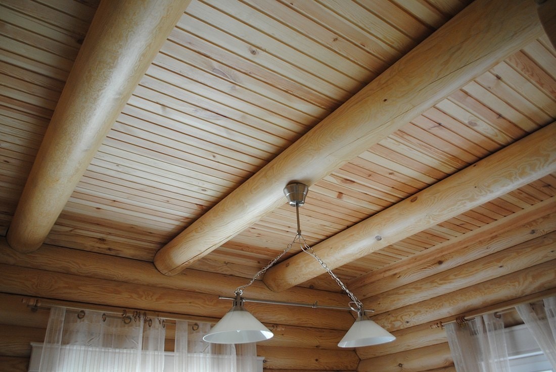 Una casa di campagna residenziale di legno dai tronchi 227 m2