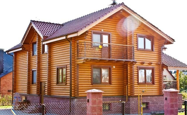 Una casa di campagna residenziale in legno cilindrato secco 194 m2