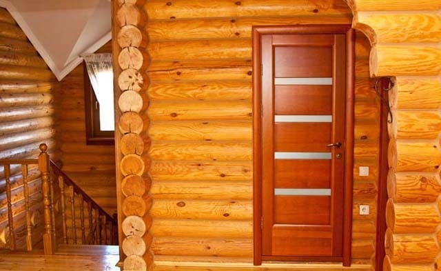Una casa di campagna residenziale in legno cilindrato secco 194 m2