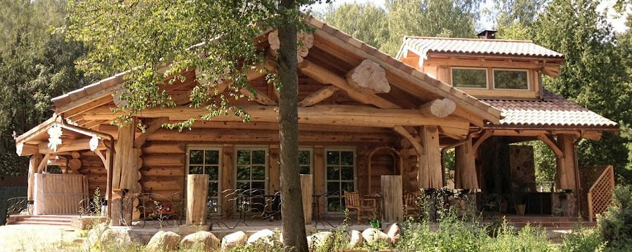 Costruzione canadese di una casa di cedro, società di costruzioni Archiline Log Houses - Mosca, Russia. settembre 2014   